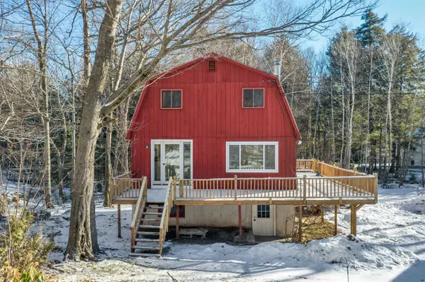 42 Valley RD, Tuftonboro, NH 03816