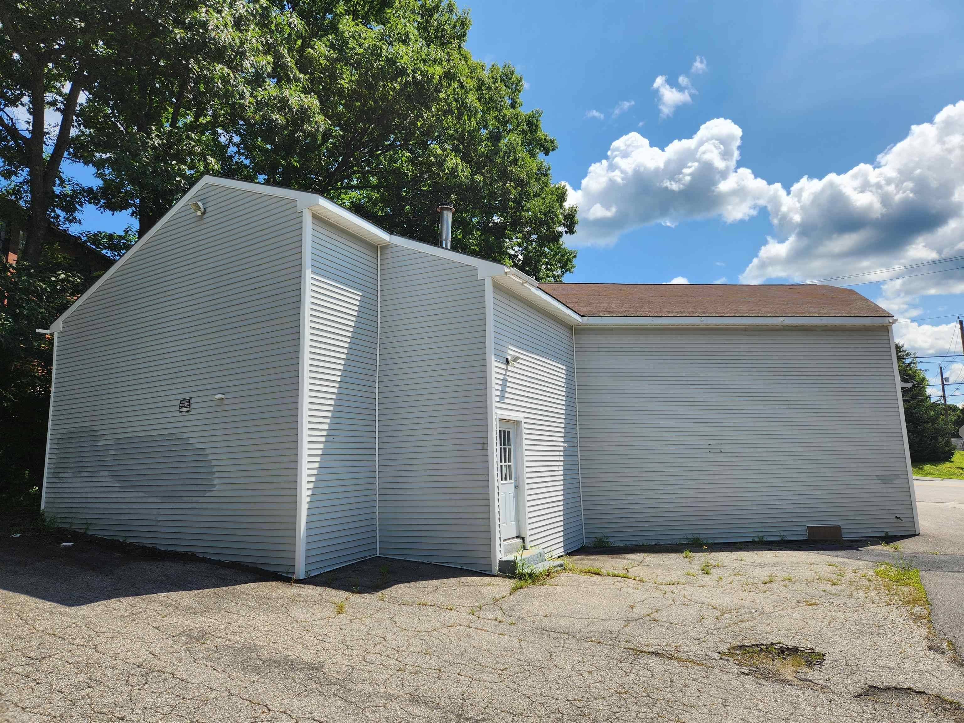 Laconia, NH 03246,92 Pine ST