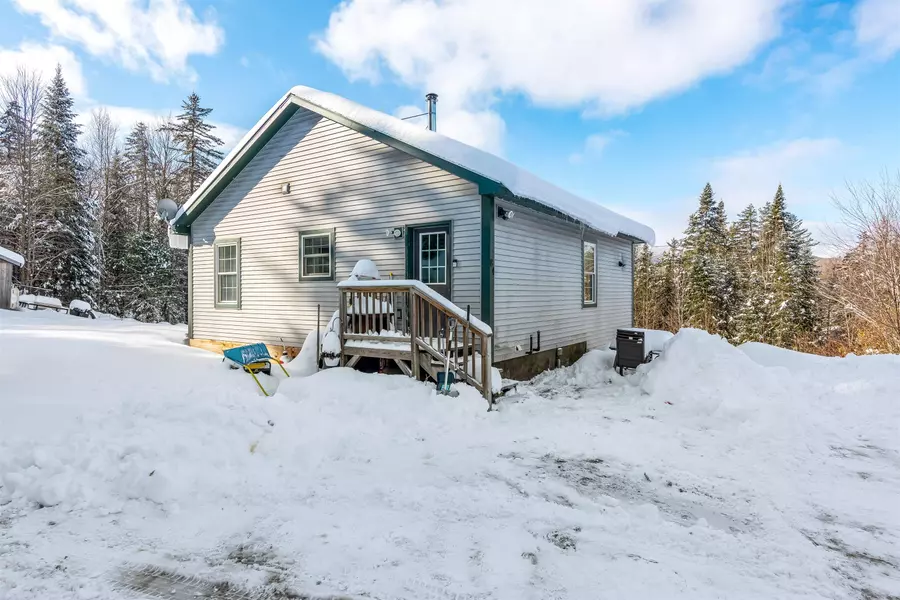 84 Cherry LN, Eden, VT 05652