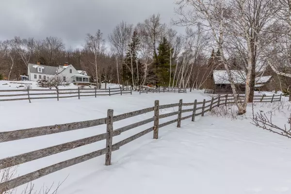 24 Jaquith RD, Landgrove, VT 05148