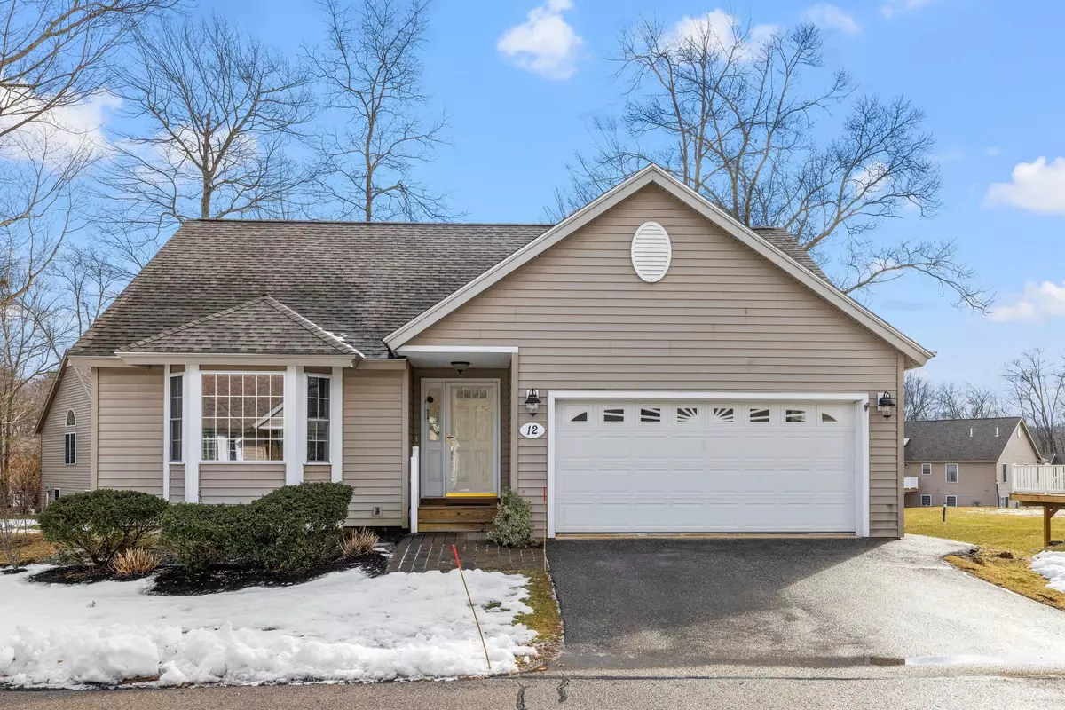 East Kingston, NH 03827,12 Country LN