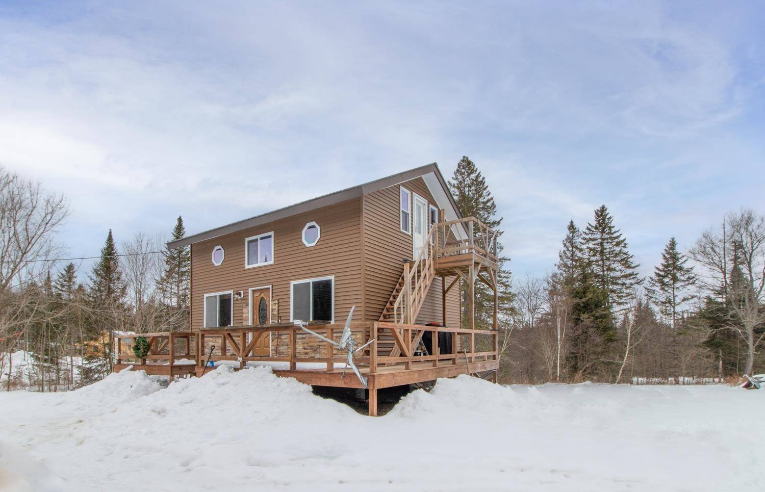 313 Gilman Field RD, Sheffield, VT 05866