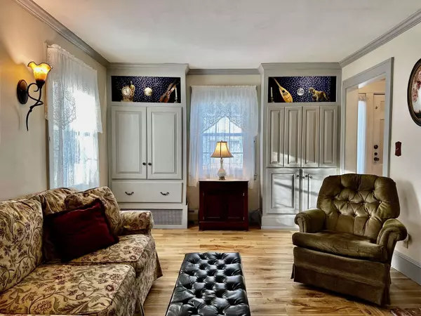 Henniker, NH 03242,59 Prospect ST