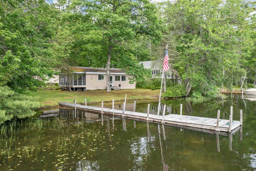 34 Basin RD, Tuftonboro, NH 03816