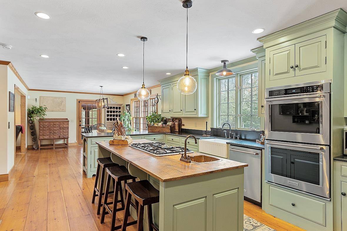Brookline, NH 03055,8 Russell Hill RD