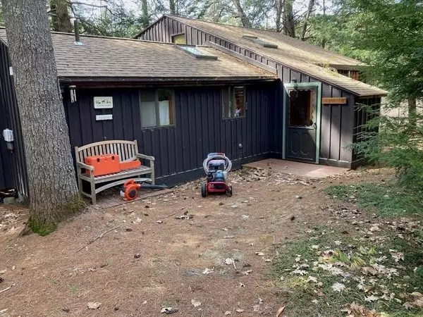 11 Laurel Glen LN, Center Harbor, NH 03226