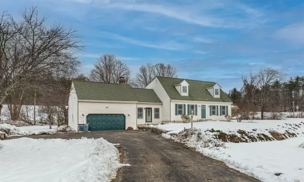 8 Woodhead CIR, Lee, NH 03861