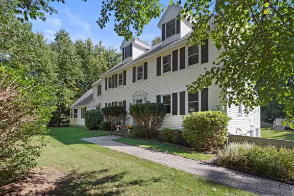 Hampton Falls, NH 03844,40 Alexis LN