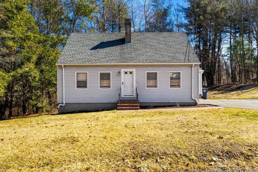 11 Laperle AVE, Plaistow, NH 03865