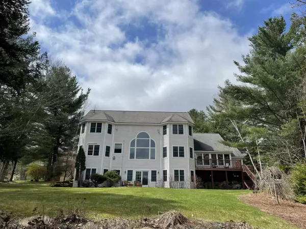 71 Samuel Hale DR, Hales Location, NH 03860