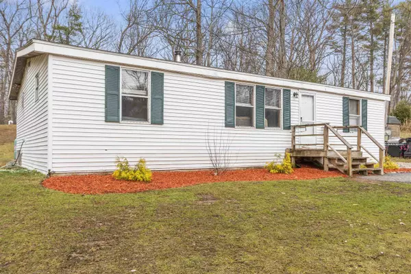 56 Squire Ridge RD, Hampstead, NH 03841