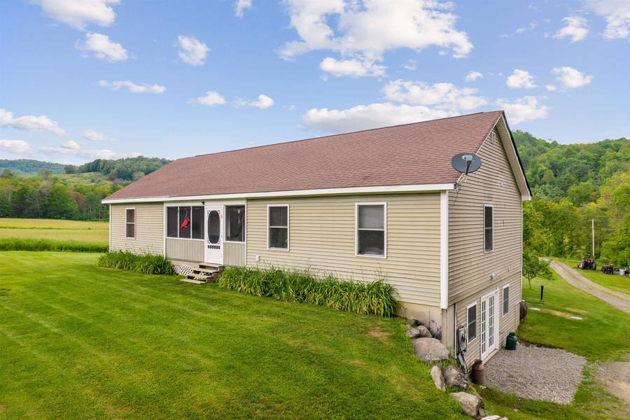 179 Russell RD, Tunbridge, VT 05077