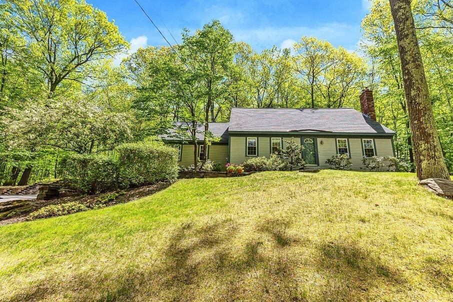 36 Olde Lantern RD, Bedford, NH 03110