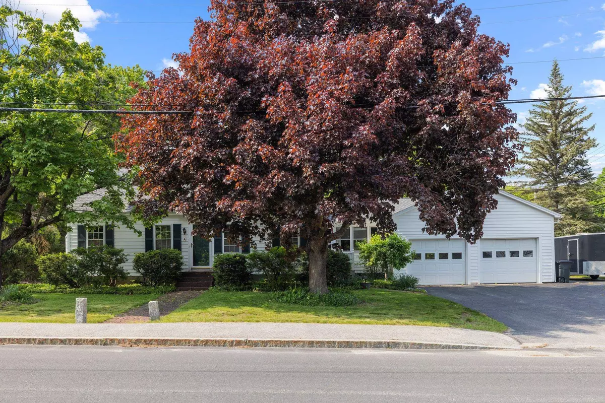 Henniker, NH 03242,4 Prospect ST