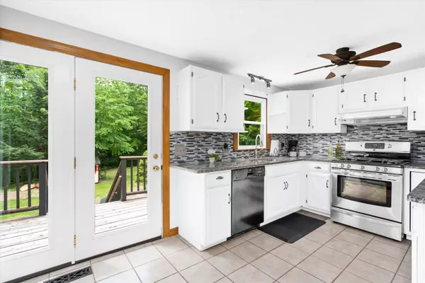 Henniker, NH 03242,923 Rush RD