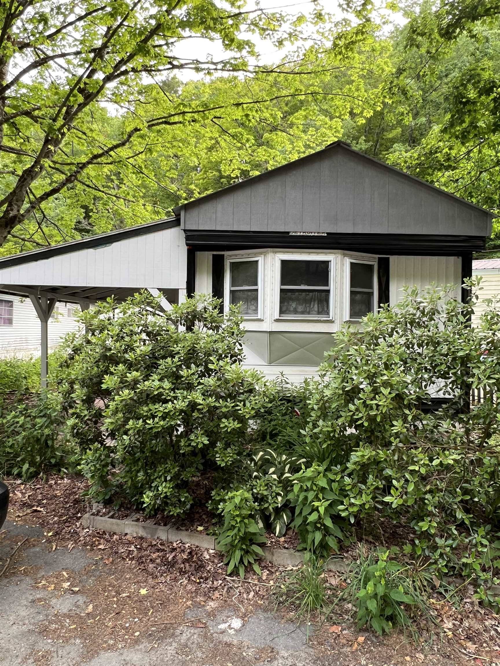 11 Crescent DR, Brattleboro, VT 05301