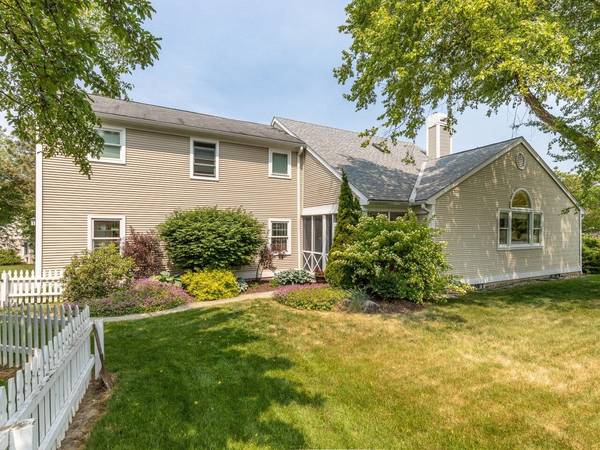 15 Deerfield RD, South Burlington, VT 05403