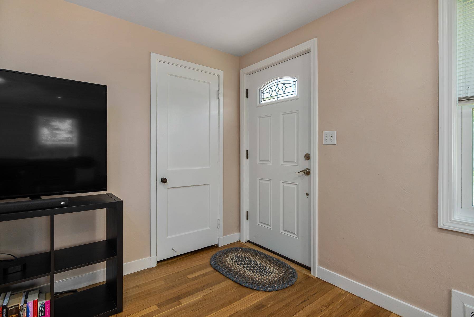 Portsmouth, NH 03801,14 Worthen RD