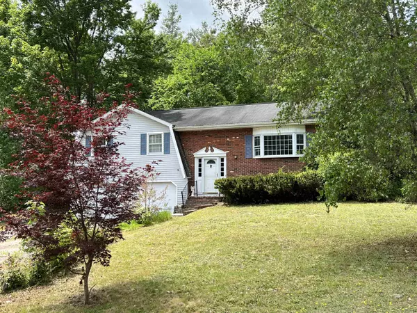 Pelham, NH 03076,13 Brookview DR