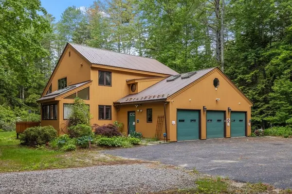 21 Locust DR, Holderness, NH 03245