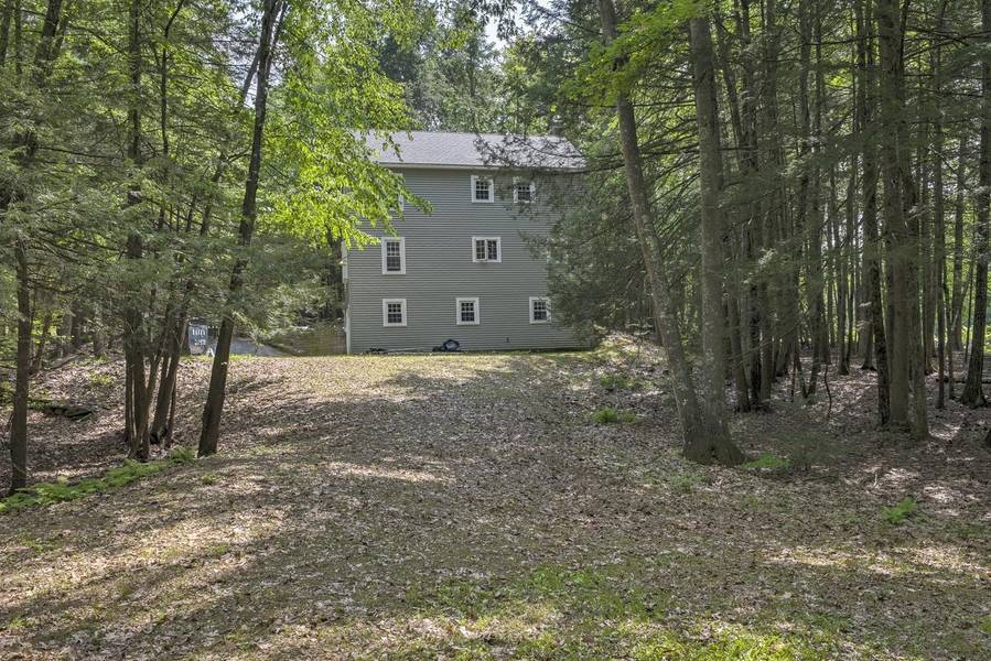 60 Partridgeberry LN, Swanzey, NH 03446