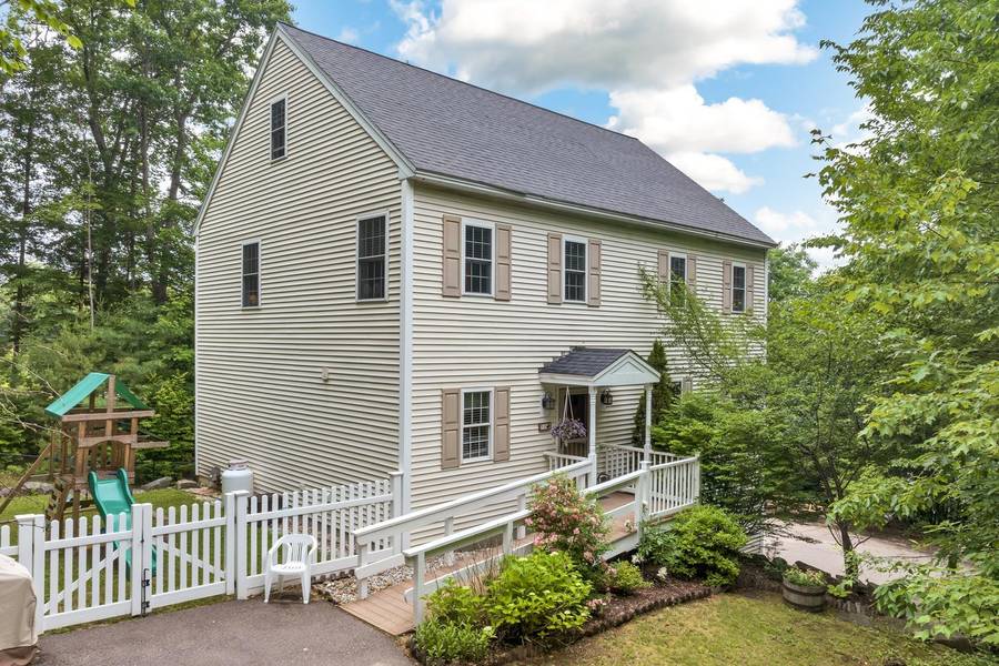 50 Hook RD, Gilford, NH 03249