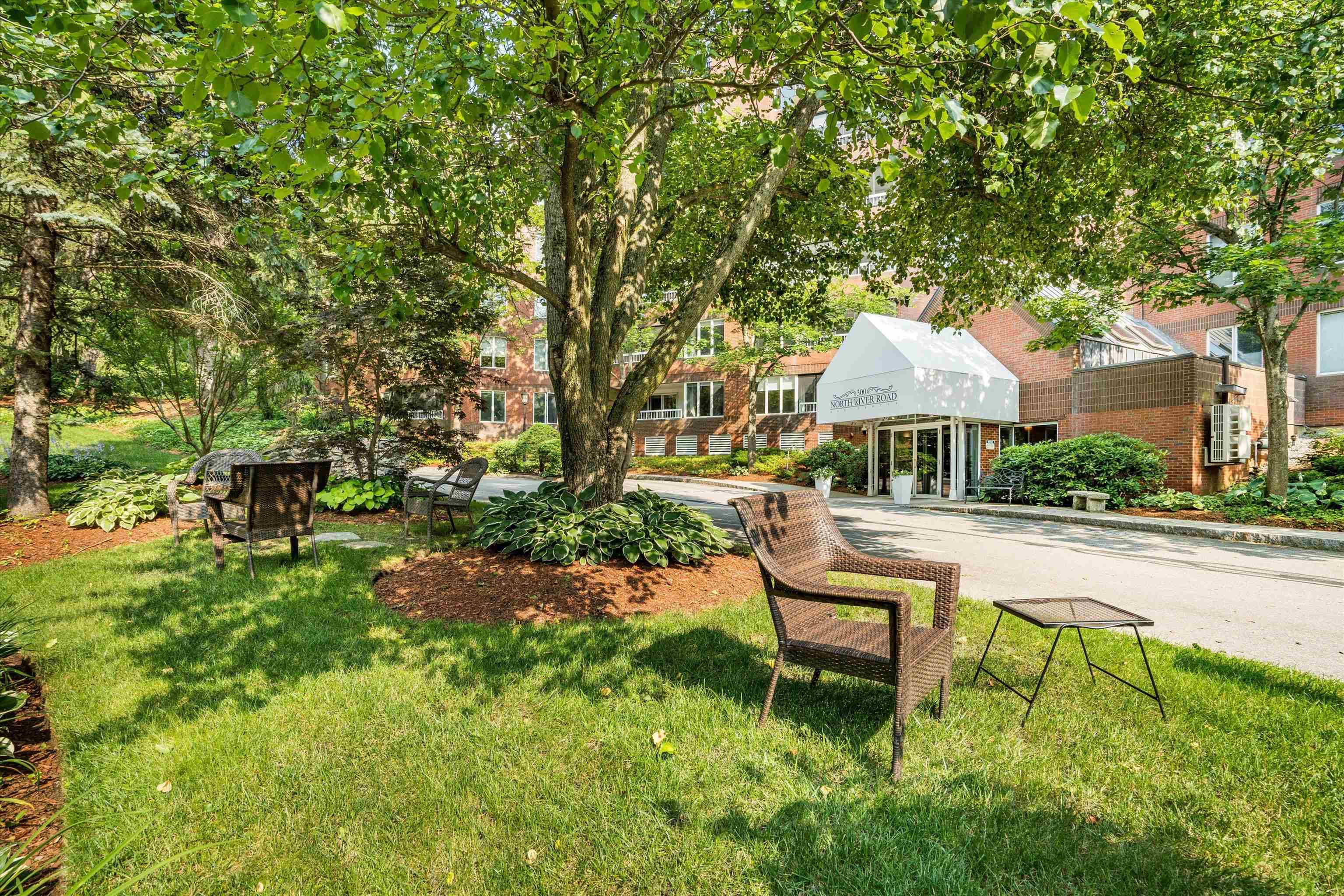 Manchester, NH 03104,300 River RD #108