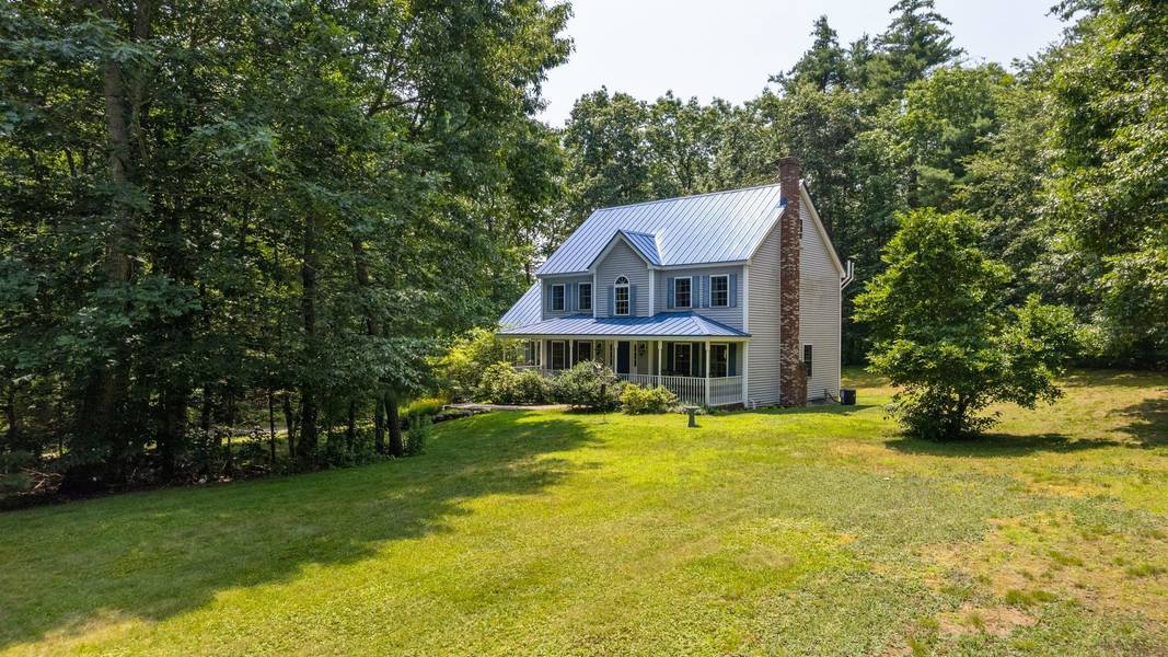 52 Mulberry LN, Chester, NH 03036