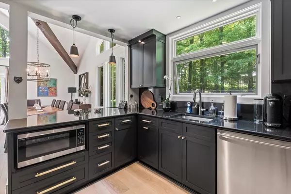 Winhall, VT 05340,37 West Ridge RD