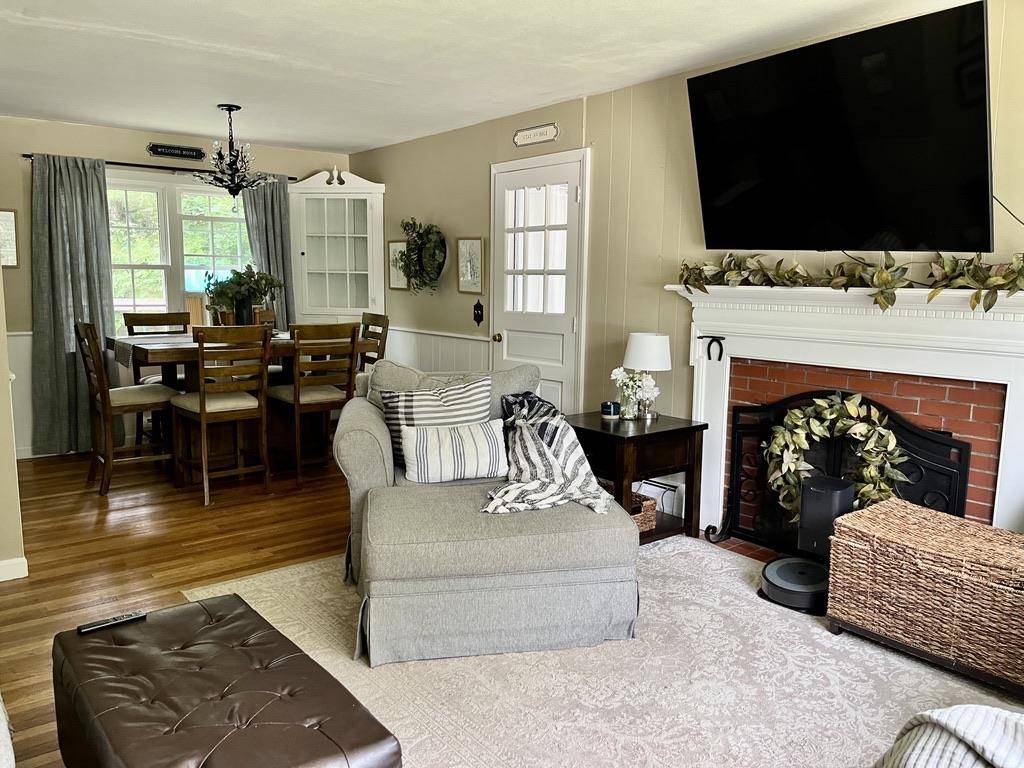 Hopkinton, NH 03229,315 Amesbury RD