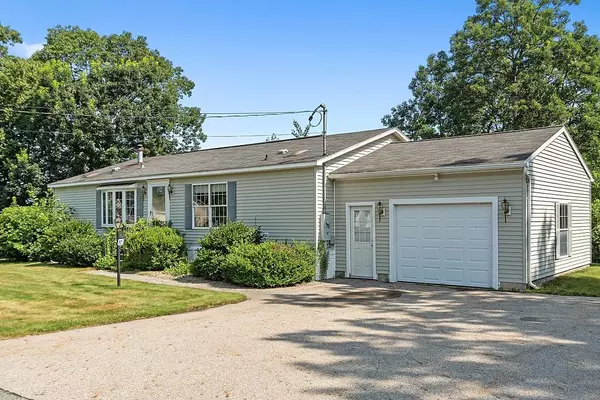 57 Freedom Hill RD, Hampstead, NH 03841