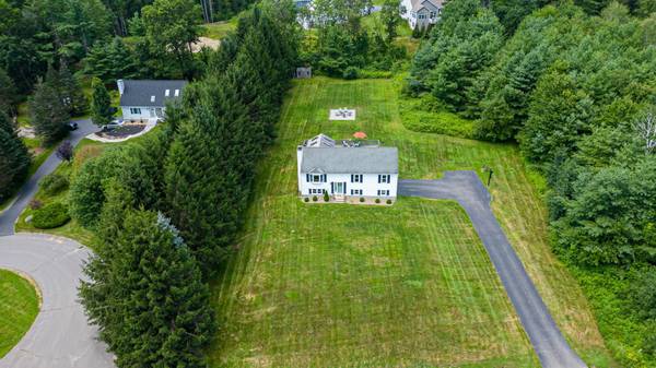 12 Constance DR, Londonderry, NH 03053