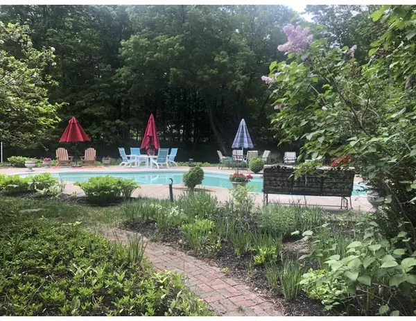 Chester, NH 03036,27 Haverhill RD