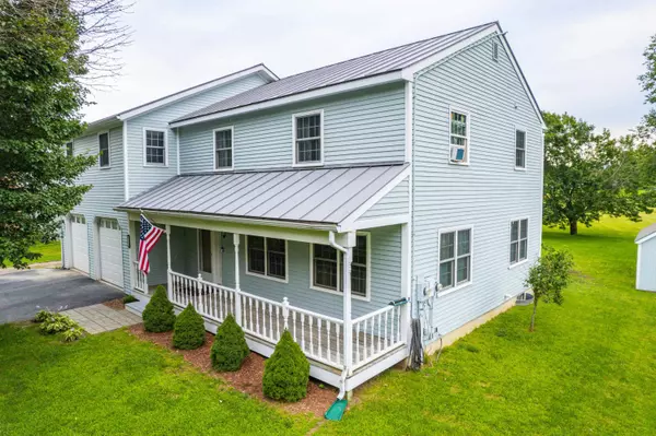 15 Clover DR,  Essex,  VT 05452