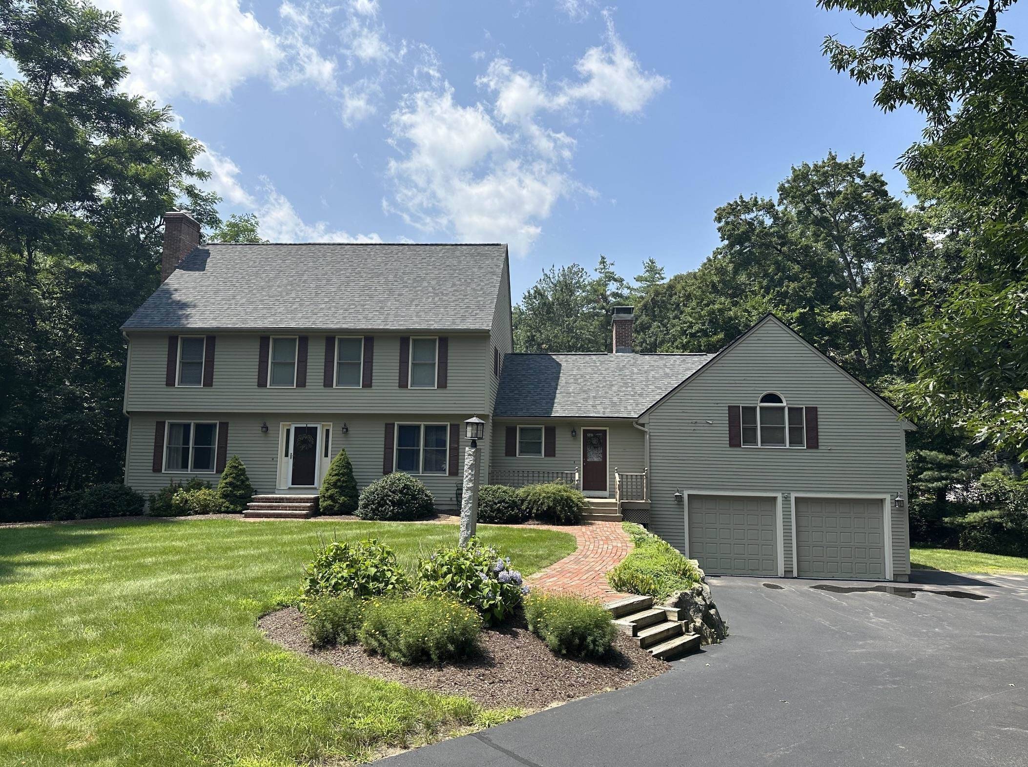 171 Hitching Post LN, Bedford, NH 03110
