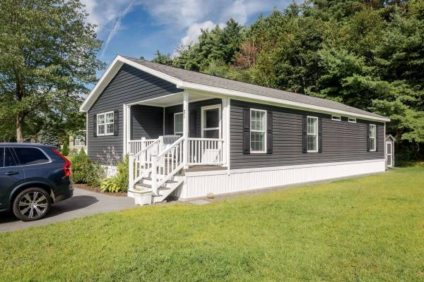 21 Stoneledge RD, North Hampton, NH 03862