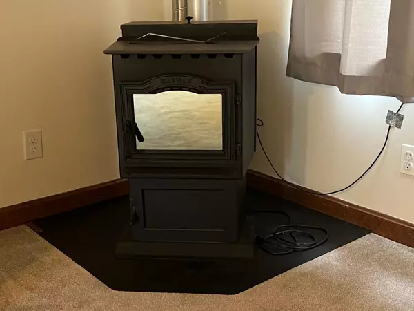 Eliot, ME 03903,220 Hanscom RD