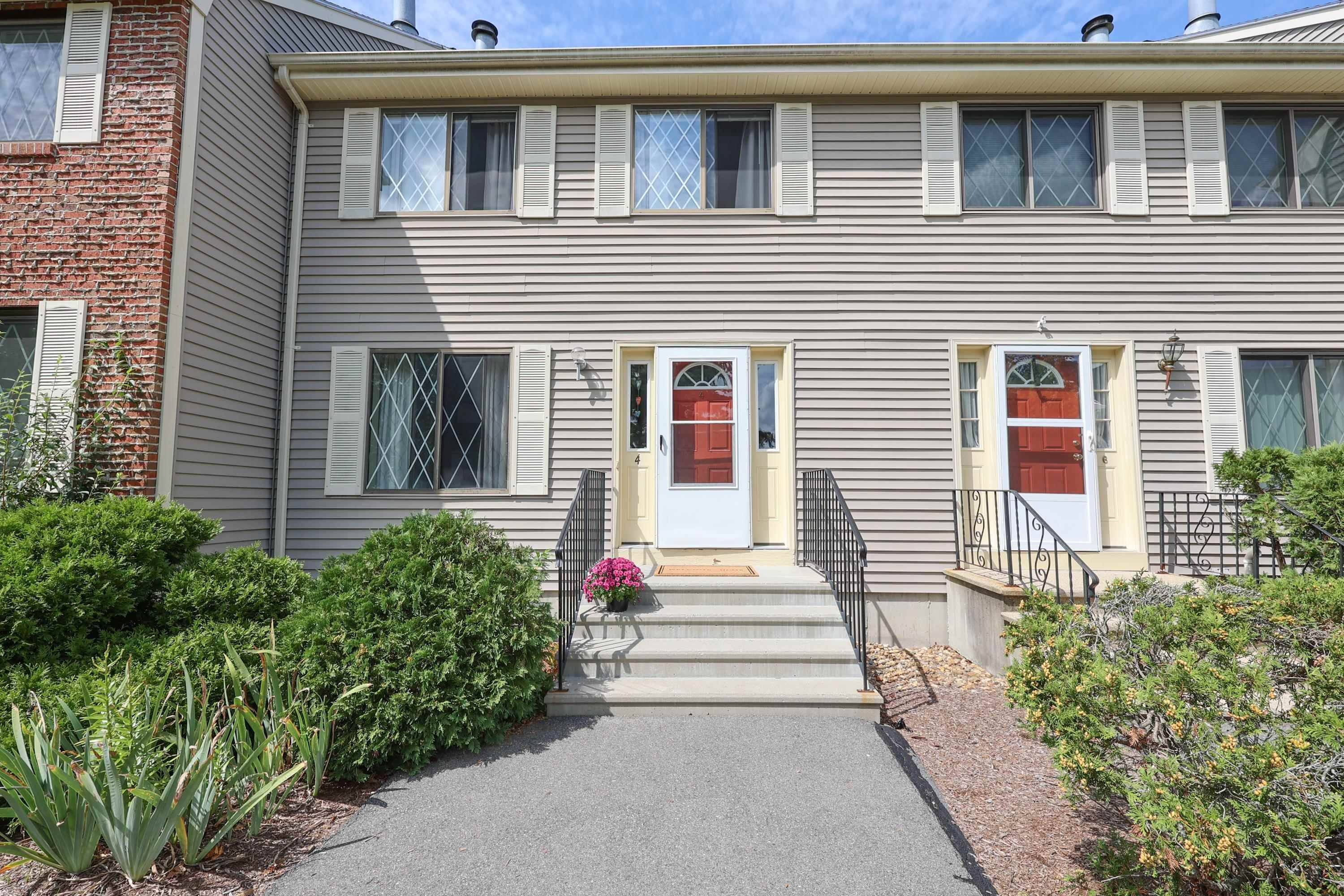 4 Rollins CT, Merrimack, NH 03054
