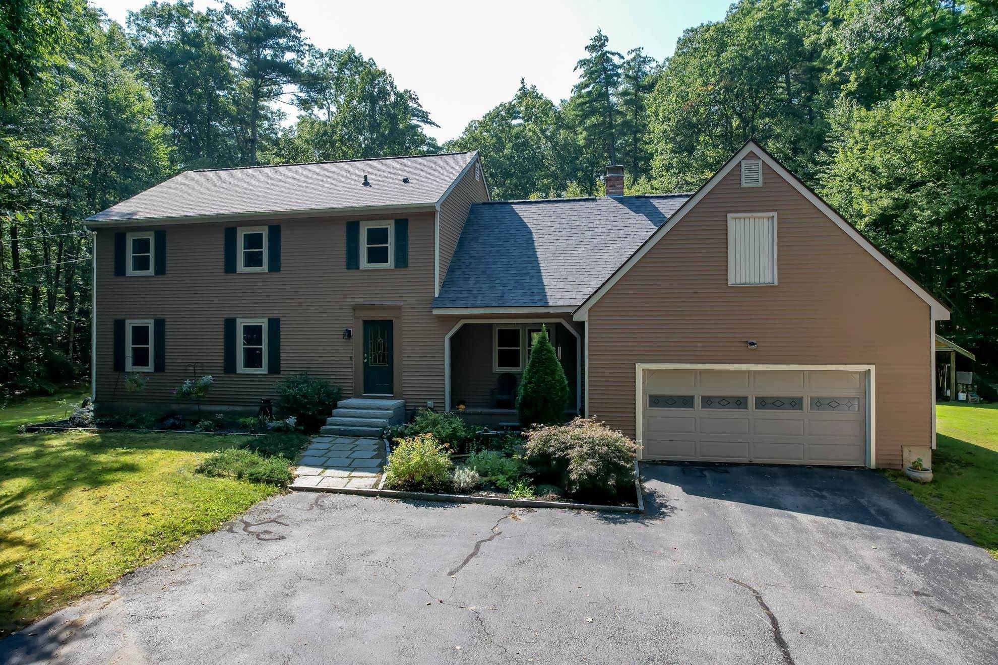 62 Meadowcrest DR, Bedford, NH 03110