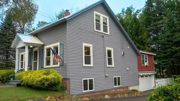 11 Red Gate LN, Meredith, NH 03253