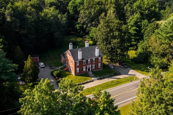 Exeter, NH 03833,33 Kingston RD