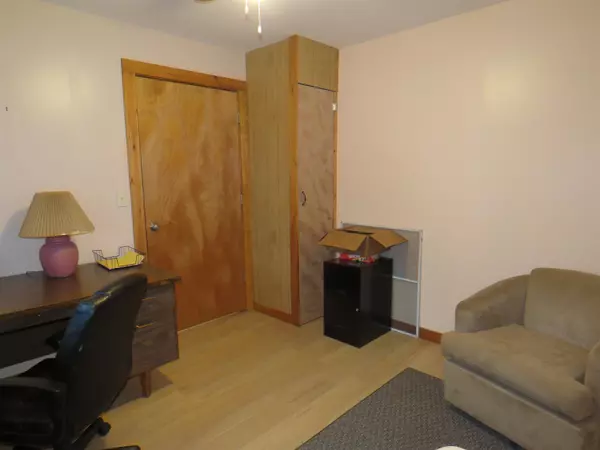 Newport City, VT 05855,33 Oak ST