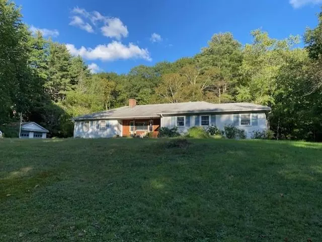 52 Middle RD, Springfield, VT 05156