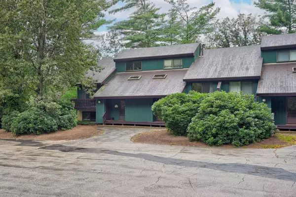 Conway, NH 03860,140 Stonehurst Manor RD #8A