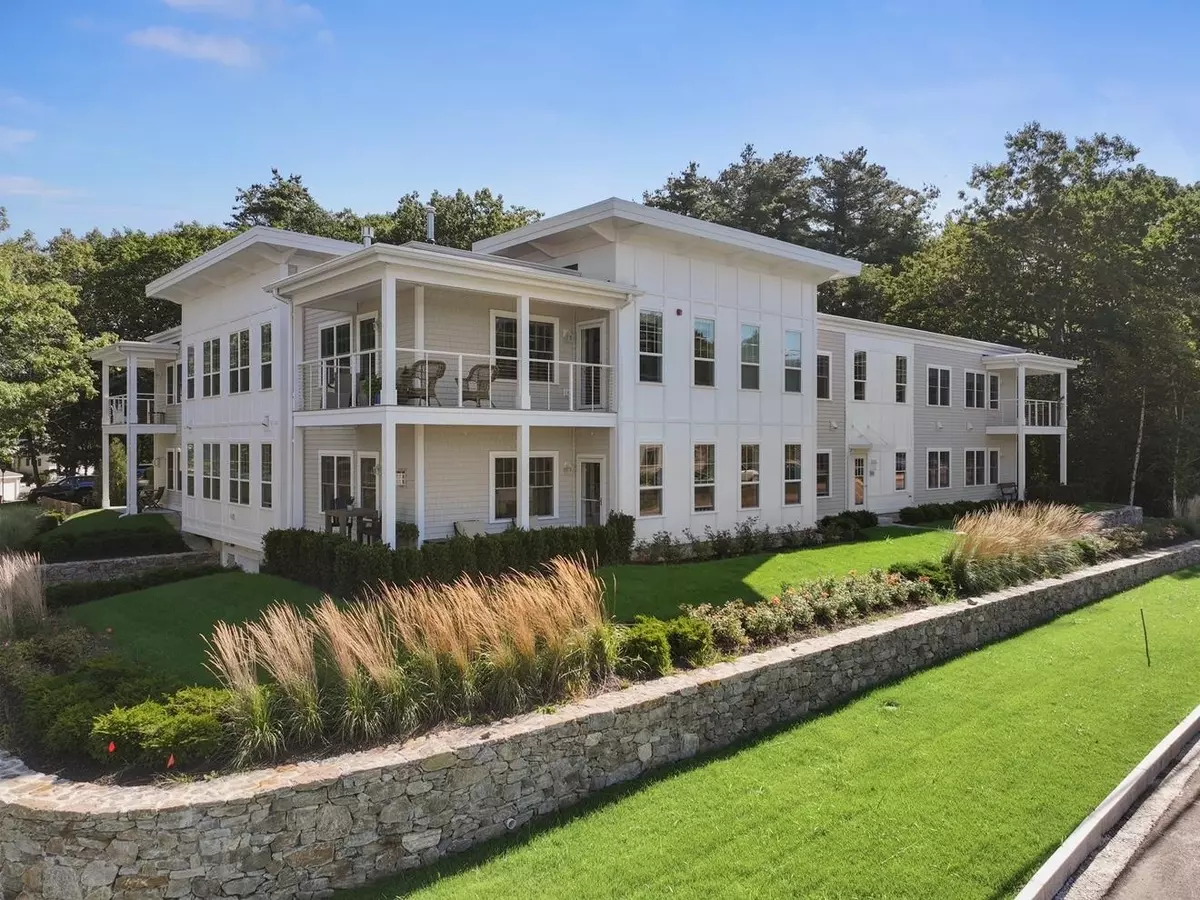 Portsmouth, NH 03801,960 Sagamore AVE #13