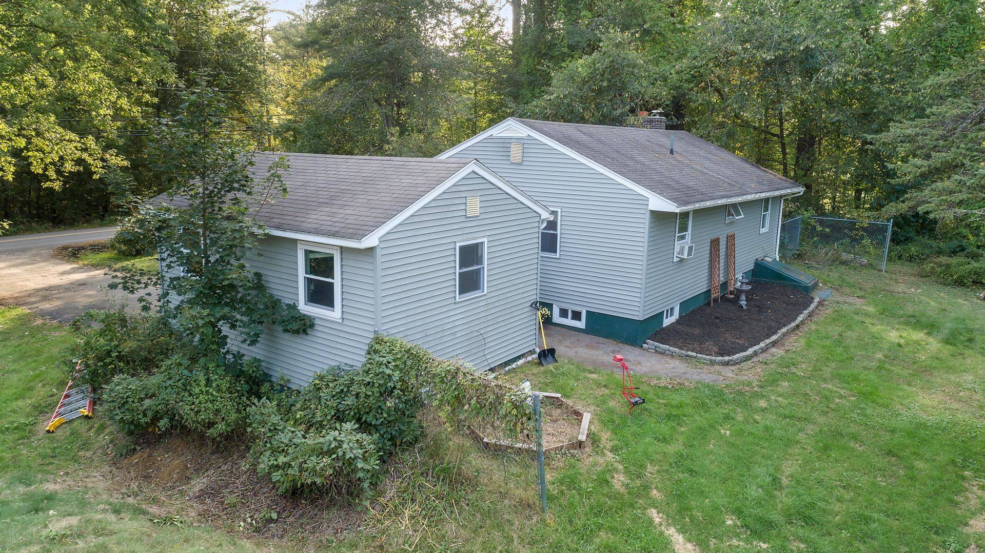 Goffstown, NH 03045,72 Parker Station RD