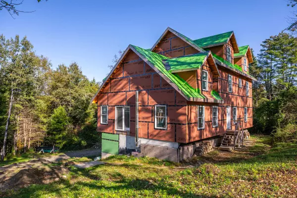 Newly Constructed 5 Bedroom Home in Chester, VT!