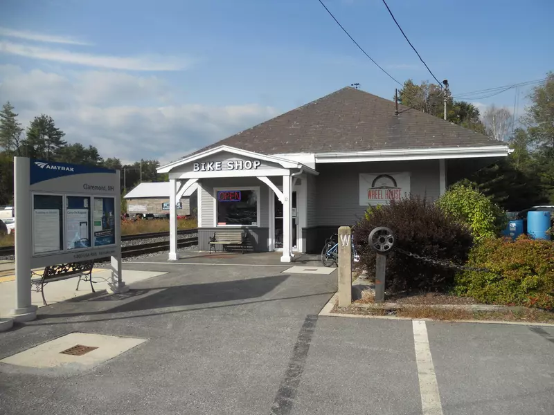 12 Plains RD, Claremont, NH 03743