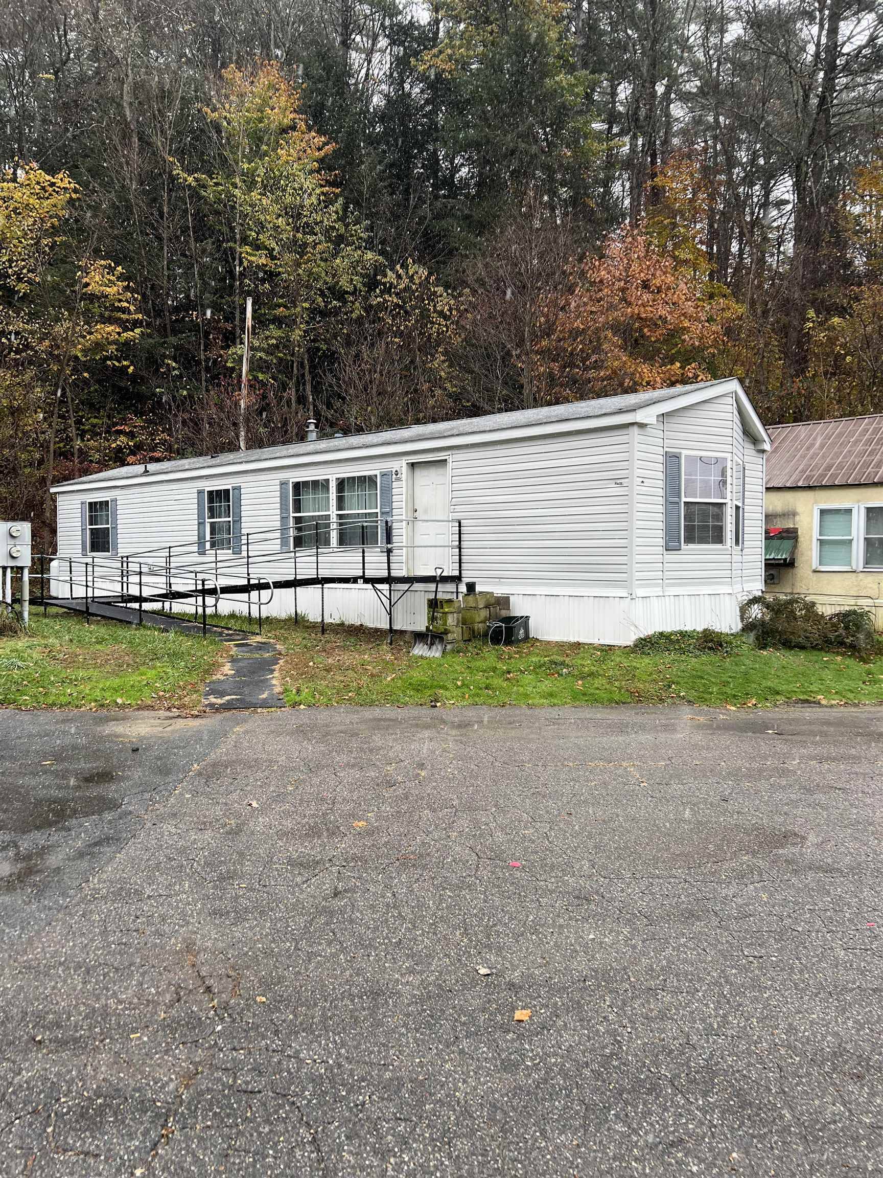 16 Crescent DR, Brattleboro, VT 05301