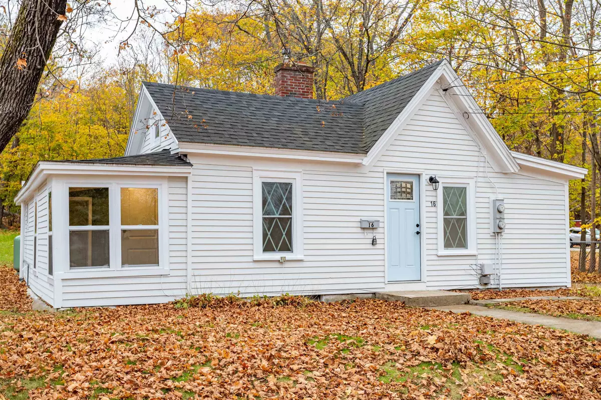 Farmington, NH 03835,16 Blaine ST